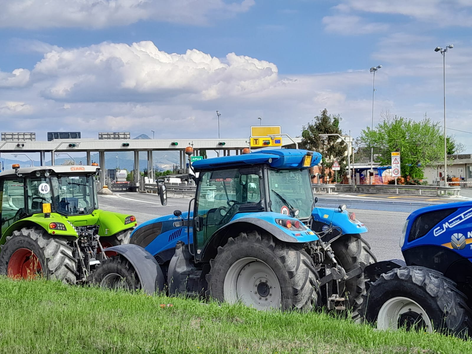 Presidi presso il Casello autostradale di Capua e il ponte sul Garigliano. Interrogazione al Ministro.