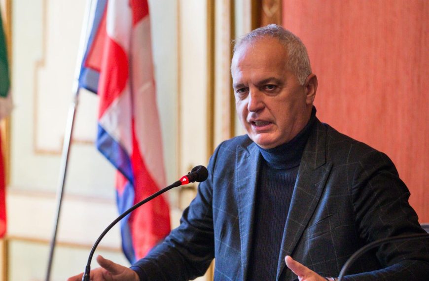 Articolo 26. Dopo la nostra denuncia, arrivano le prime prese di posizione.